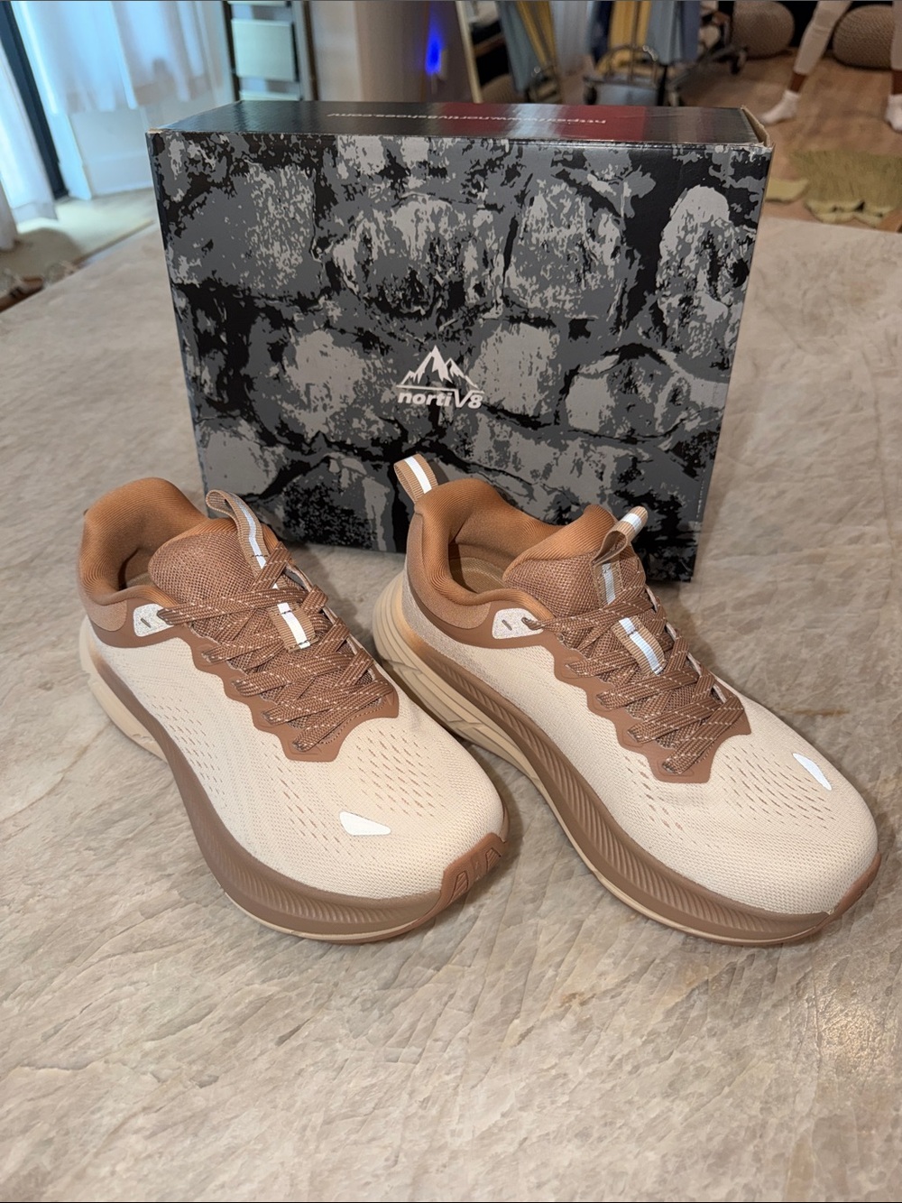 Men’s Cream & Brown Lightweight Running Shoes